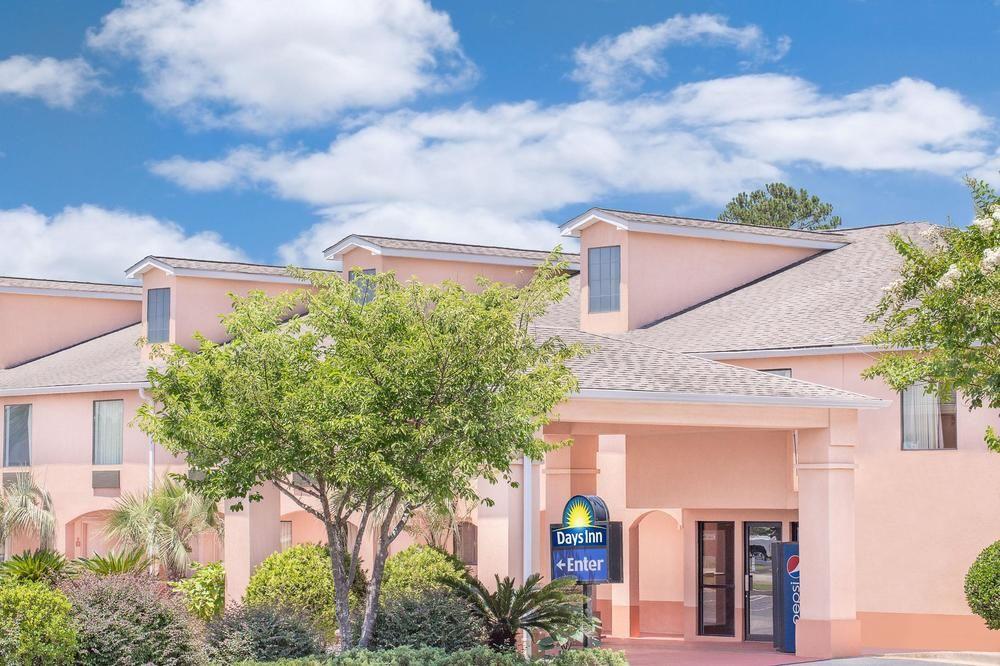 Gray Inn & Suites Exterior photo
