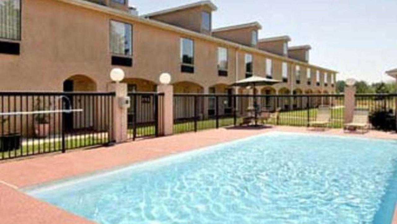 Gray Inn & Suites Exterior photo